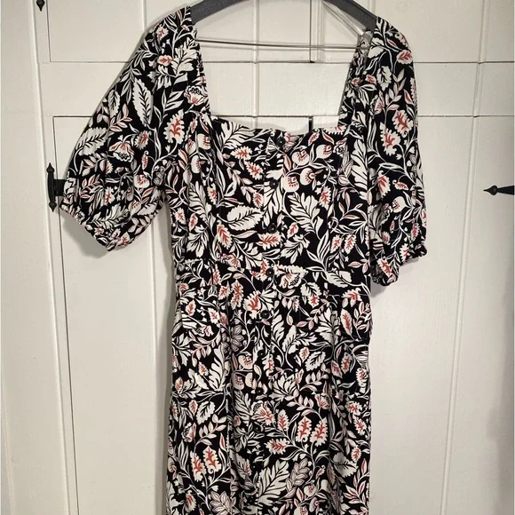 BCBG Maxazria Black and White Floral Print Midi Dress. Size 10. NWT - Picture 3 of 8